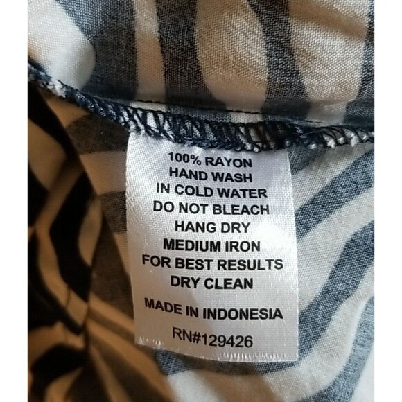 La Mer Luxe Black White Zebra Print Off The Shoulder Bell Sleeve Small Rayon  T5 - Picture 6 of 6